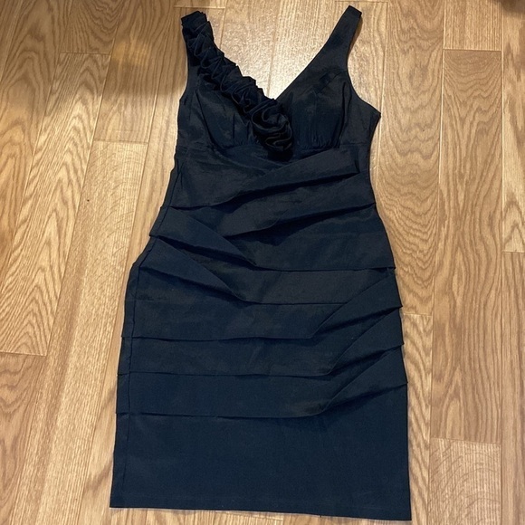 Le Chateau Women’s Little Black Dress (Size 5/6) - Picture 7 of 11